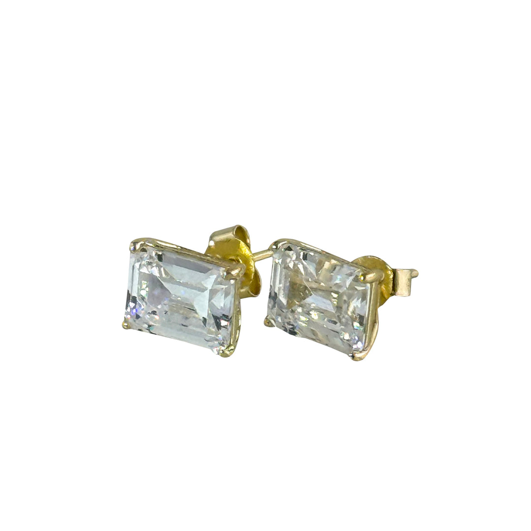RADIANT CUT DIAMOND STUD EARRINGS.
