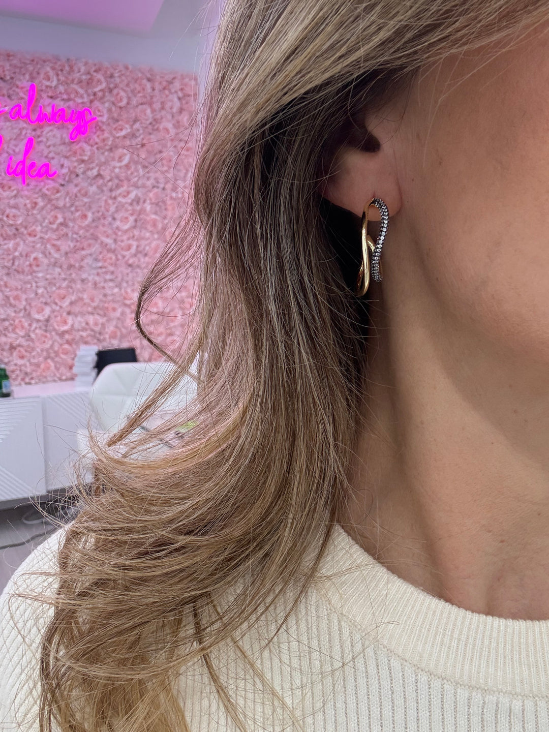 WAVY DOUBLE HOOP EARRING