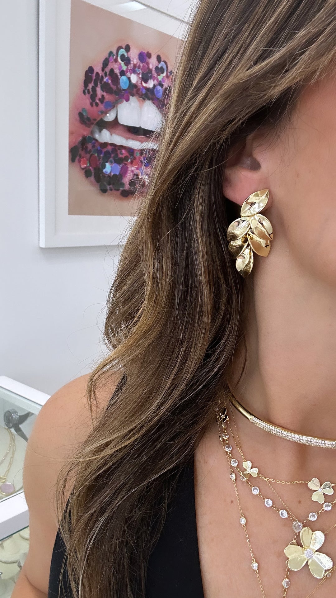 SOLID LEAF DROP EARRINGS