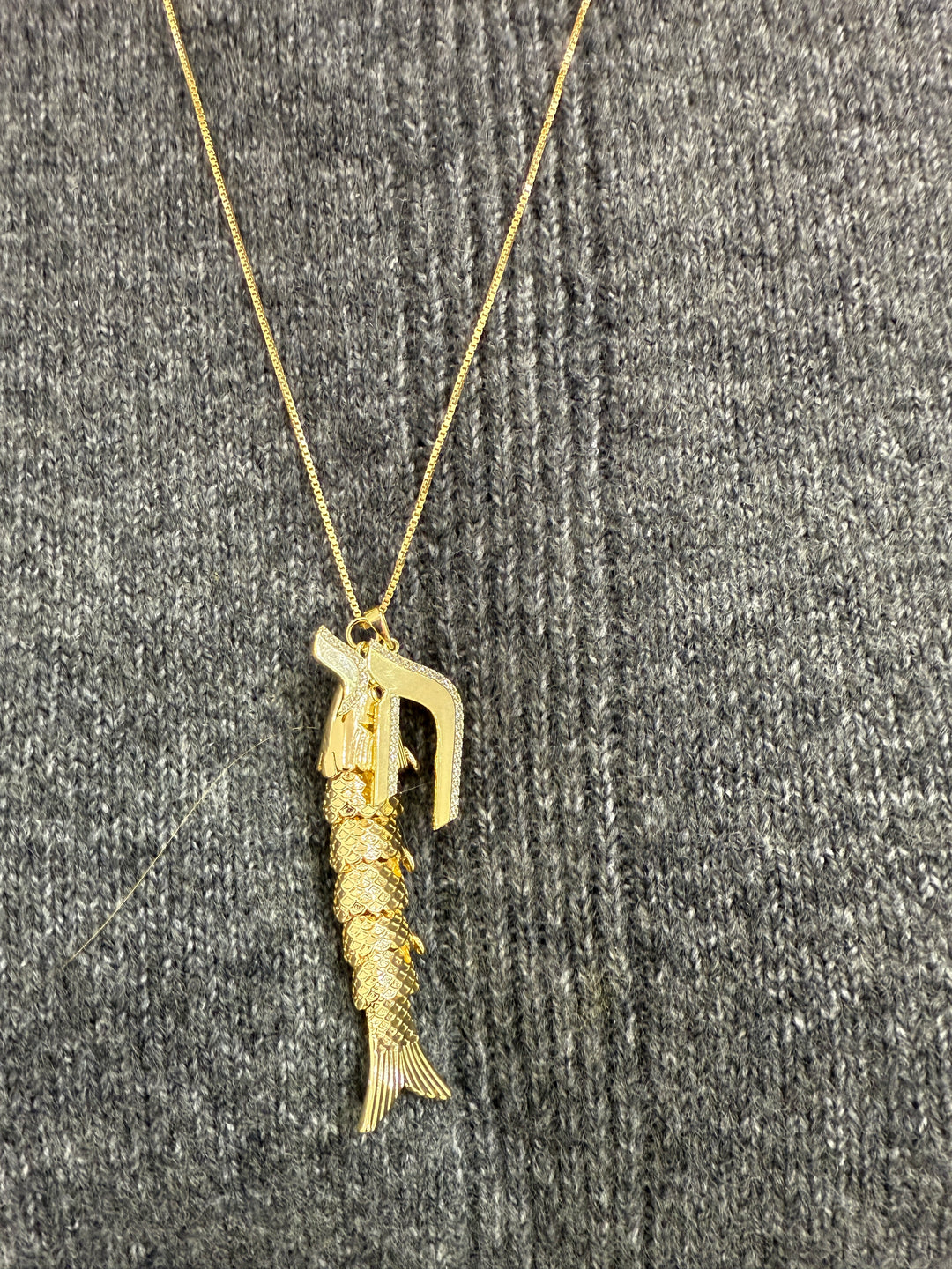 GOLD FISH &amp; CHAI NECKLACE