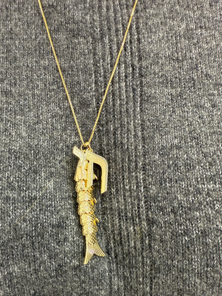 GOLD FISH &amp; CHAI NECKLACE