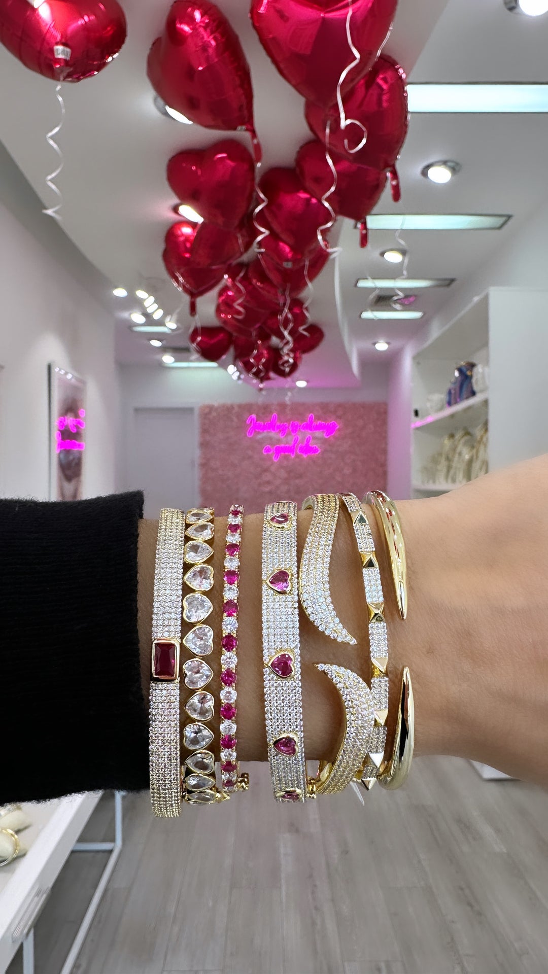 PAVÈ STATION HEART BANGLE
