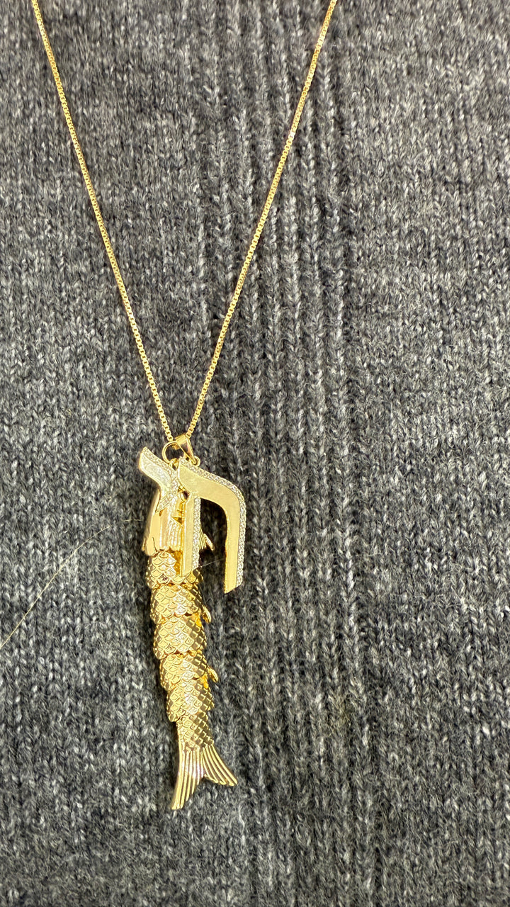 GOLD FISH &amp; CHAI NECKLACE