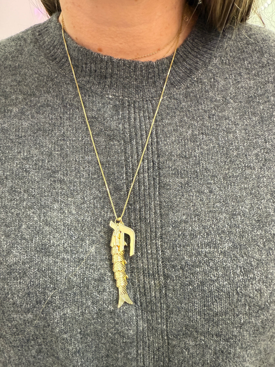GOLD FISH &amp; CHAI NECKLACE