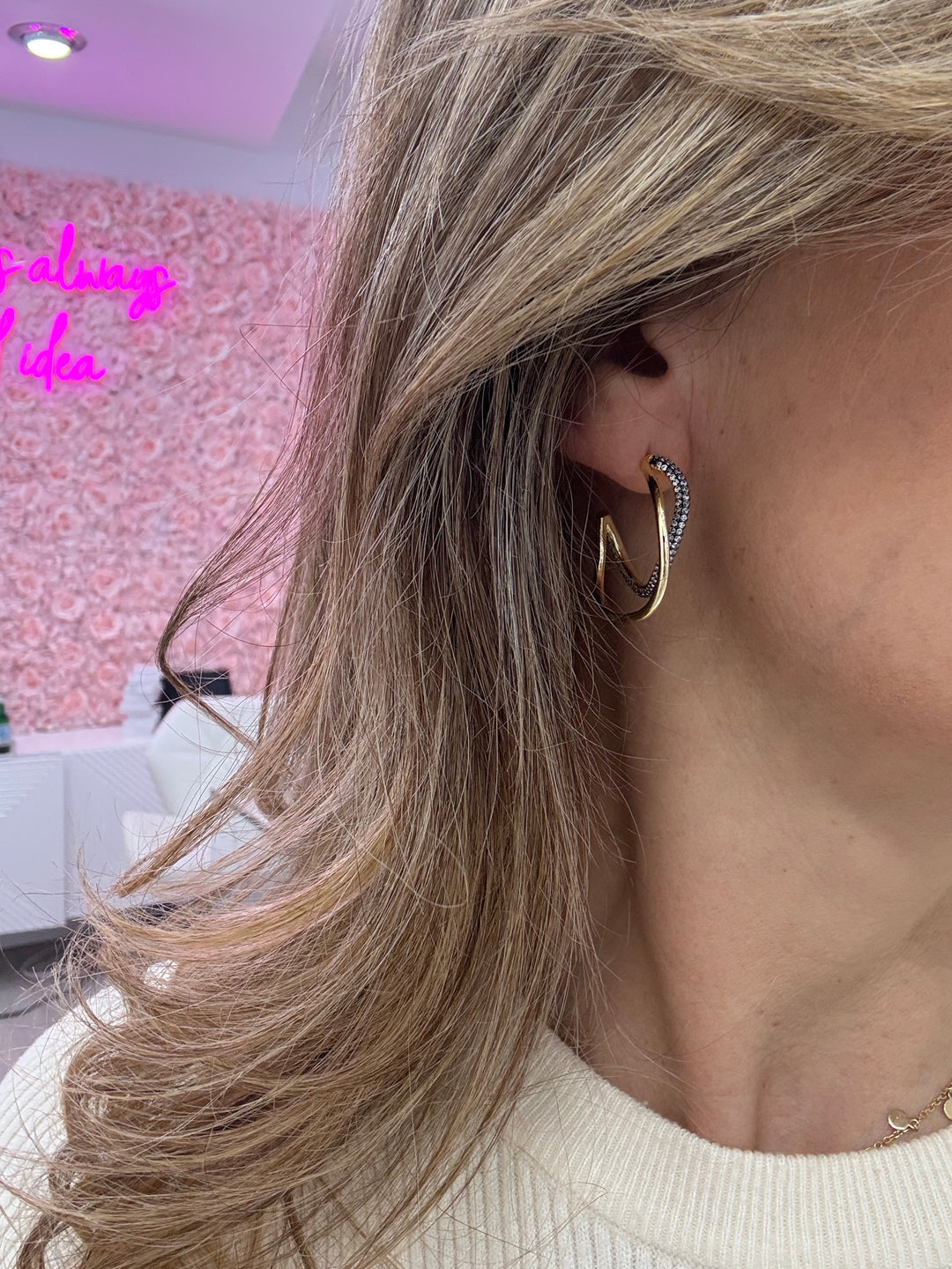 WAVY DOUBLE HOOP EARRING