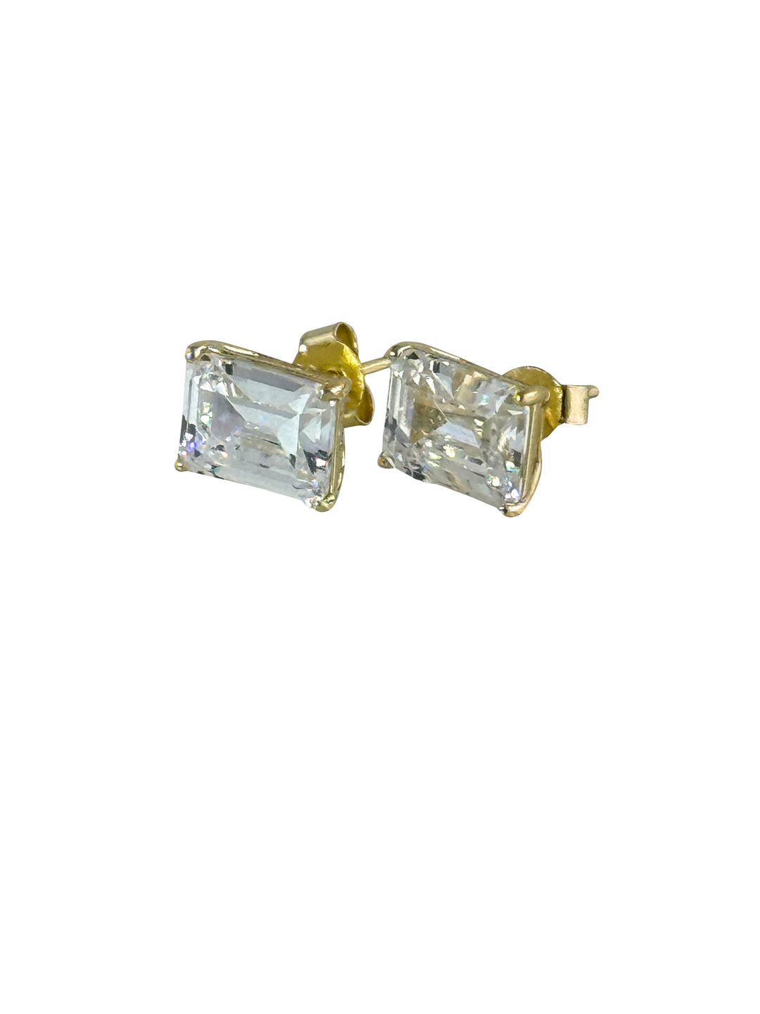 RADIANT CUT DIAMOND STUD EARRINGS.