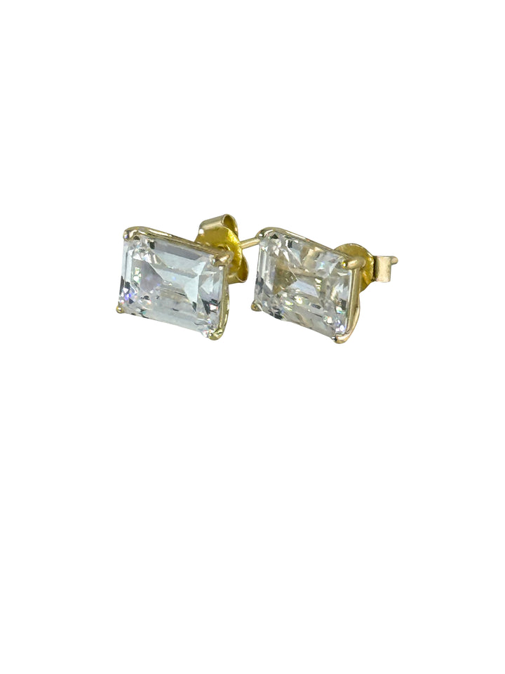 RADIANT CUT DIAMOND STUD EARRINGS.