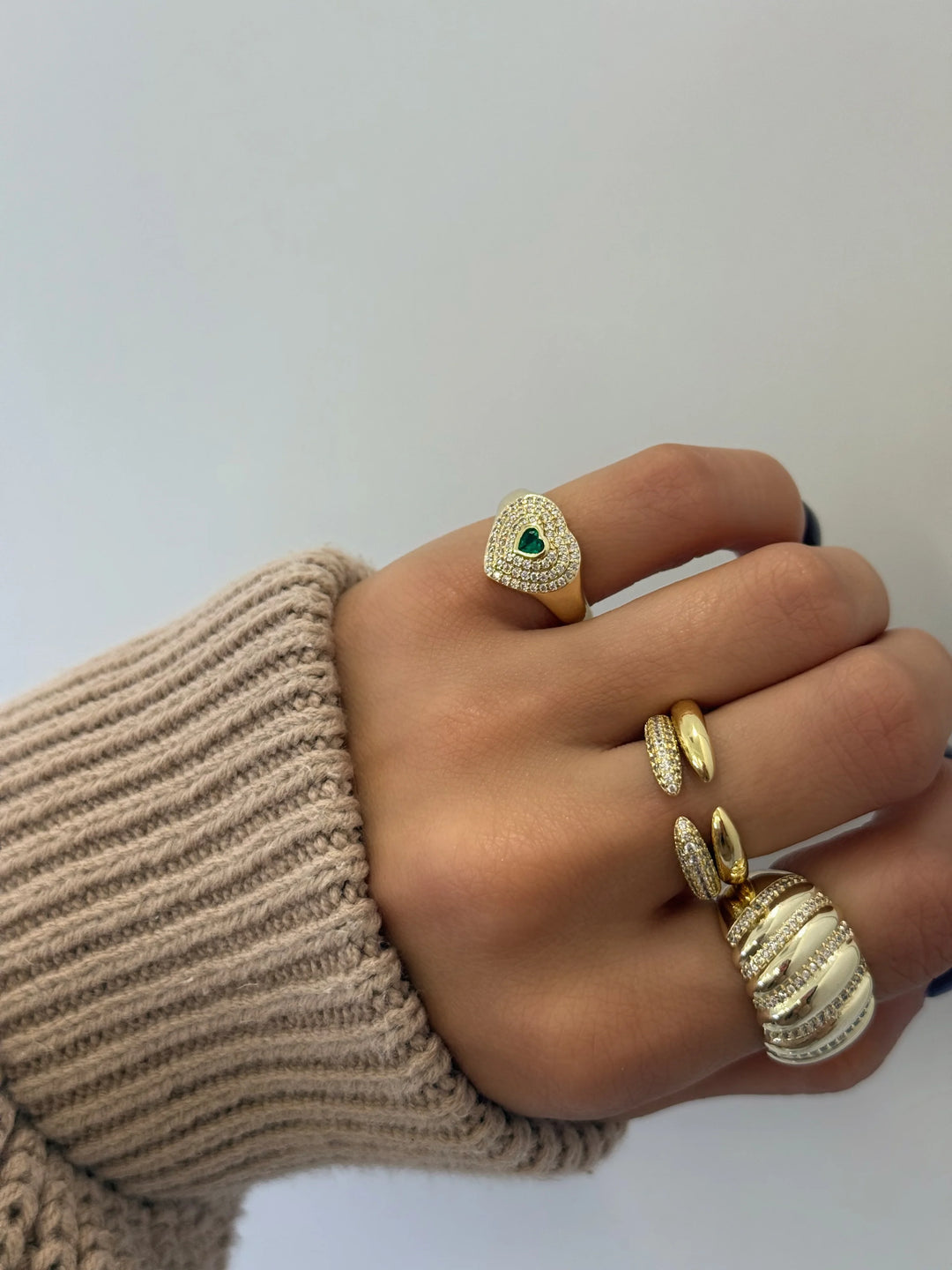 HEART SIGNET PINKY RING