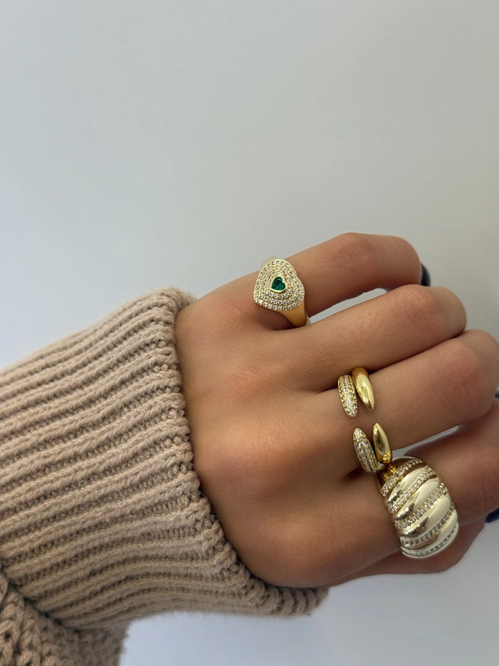 HEART SIGNET PINKY RING