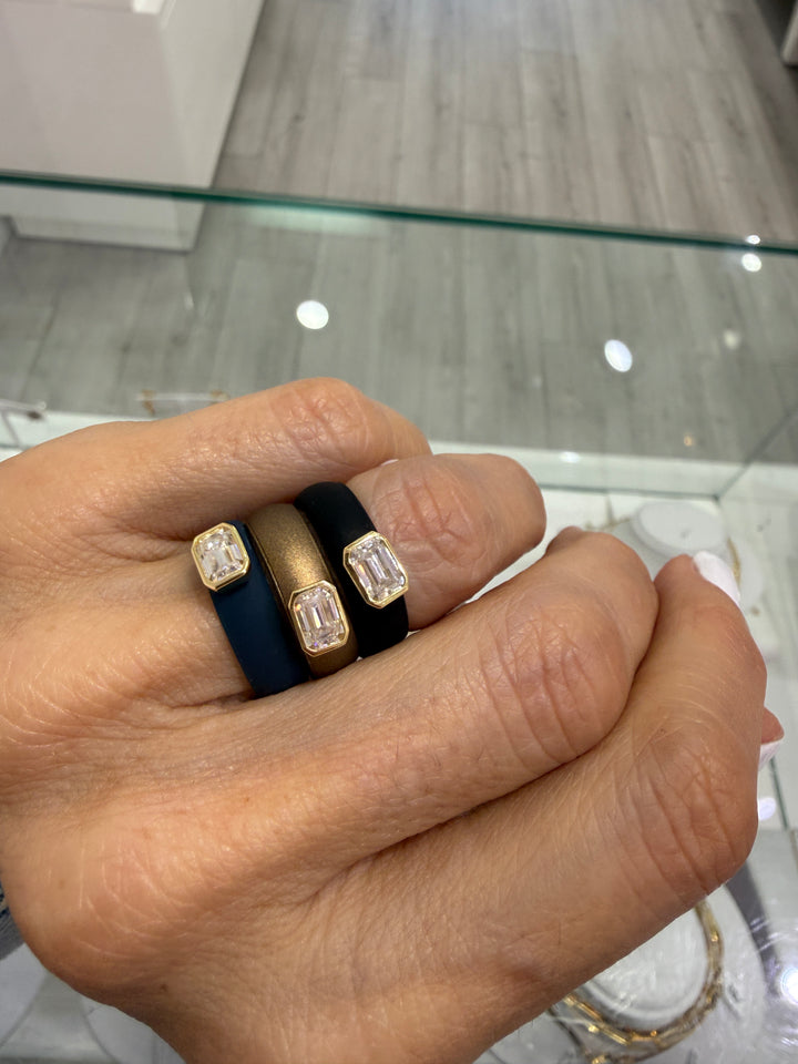RUBBER BEZEL CZ RING