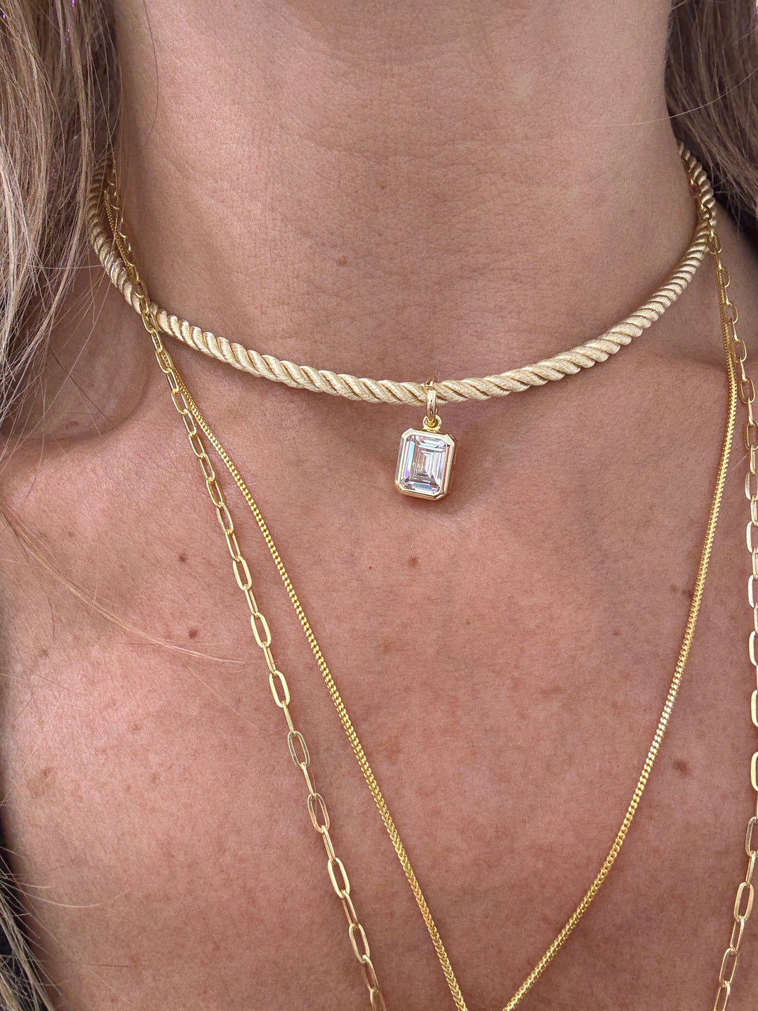 SOLITAIRE CORD CHOKER