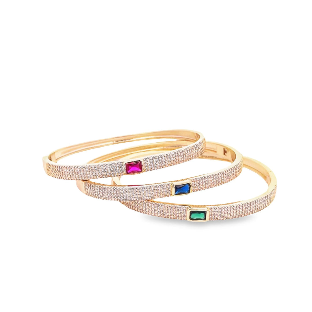 PAVÈ CENTER STONE BANGLE