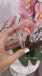 THIN OVAL STACKING BANGLE