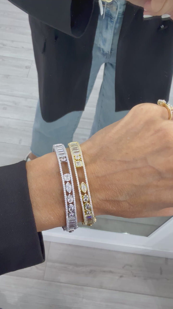 SLIDING CHARMS BANGLE