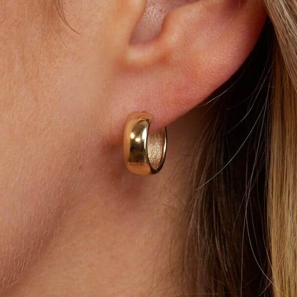 14K DOMED HUGGIE EARRINGS