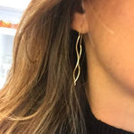 gold wavy threader earring